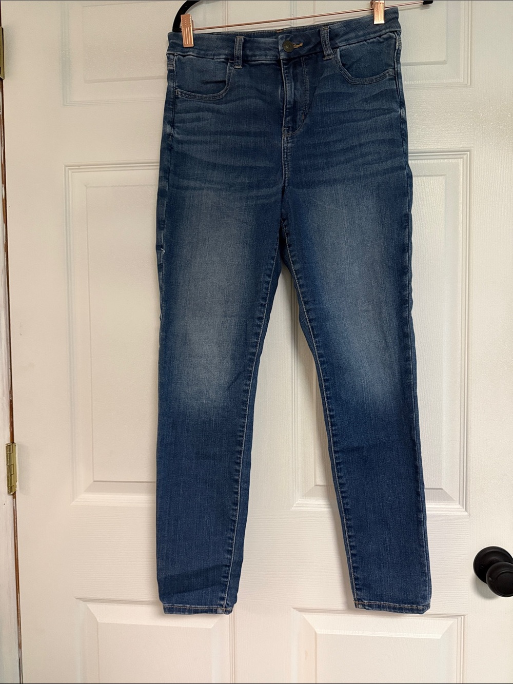 American Eagle Outfitters Women's Skinny Jeans in Medium Blue Wash